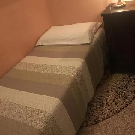Bologna Centrale House Bed & Breakfast *