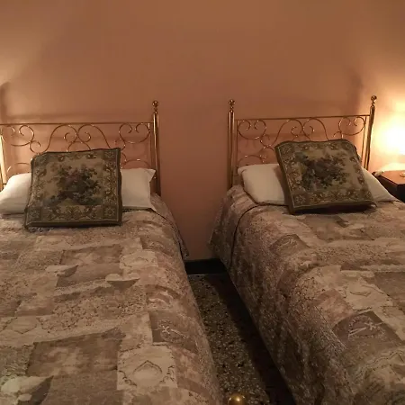 Bologna Centrale House Bed & Breakfast *